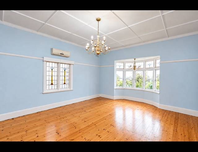 2.5 BEDROOM APARTMENT FOR SALE IN ESSENWOOD